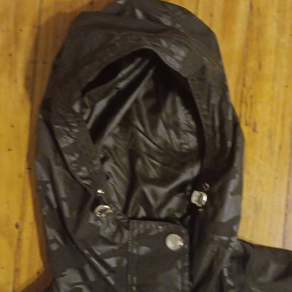 GUESS Camouflage Rain Jacket Women's  Medium NWT - Picture 3 of 7